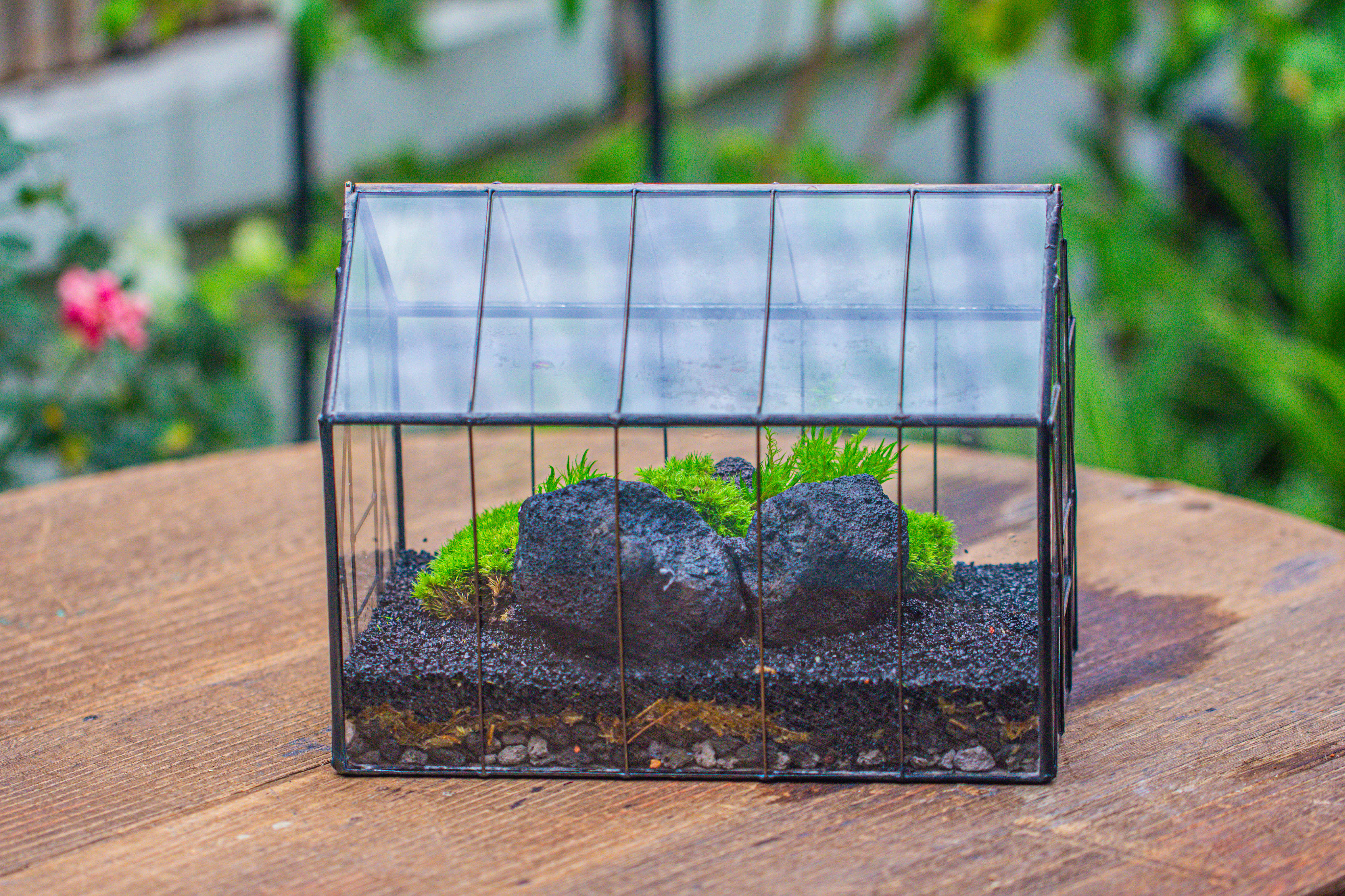 房子上开门 谷仓 黑火山岩 - NCYPgarden